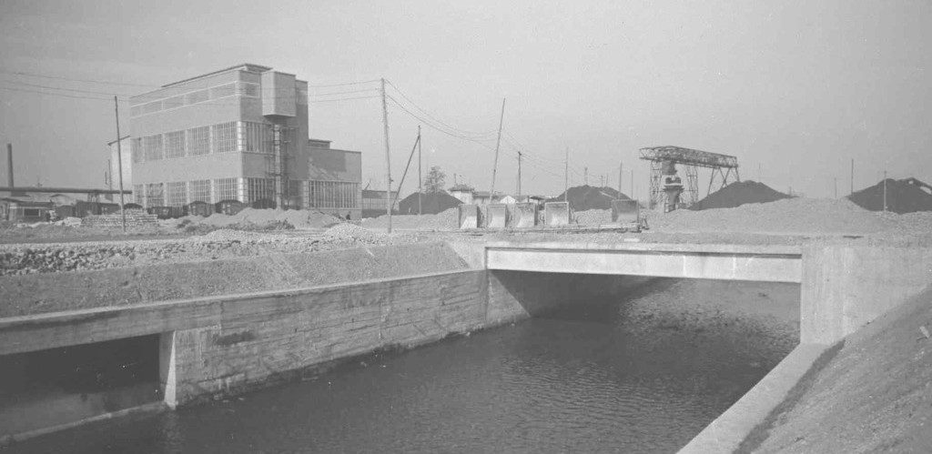 1944 Lambro river close to Innocenti factory