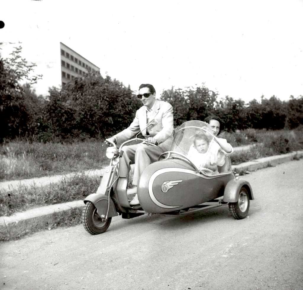 1948 Lambretta 125m with sidecar with three persons