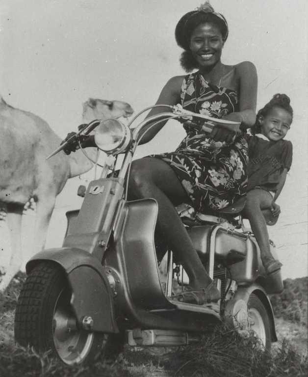 1949 lady and child on Lambretta scooter smiling