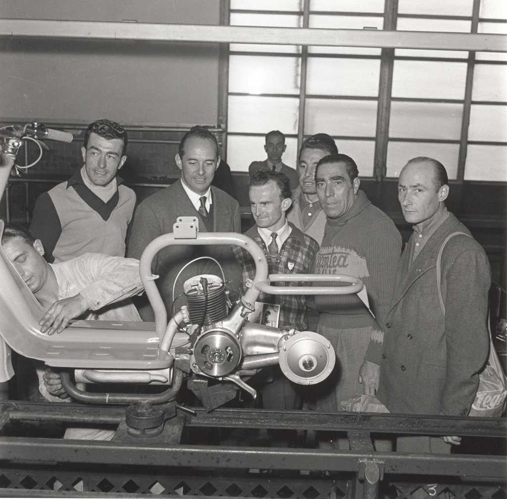 1950 Cycling champions Robet and Robic at Innocenti's factory