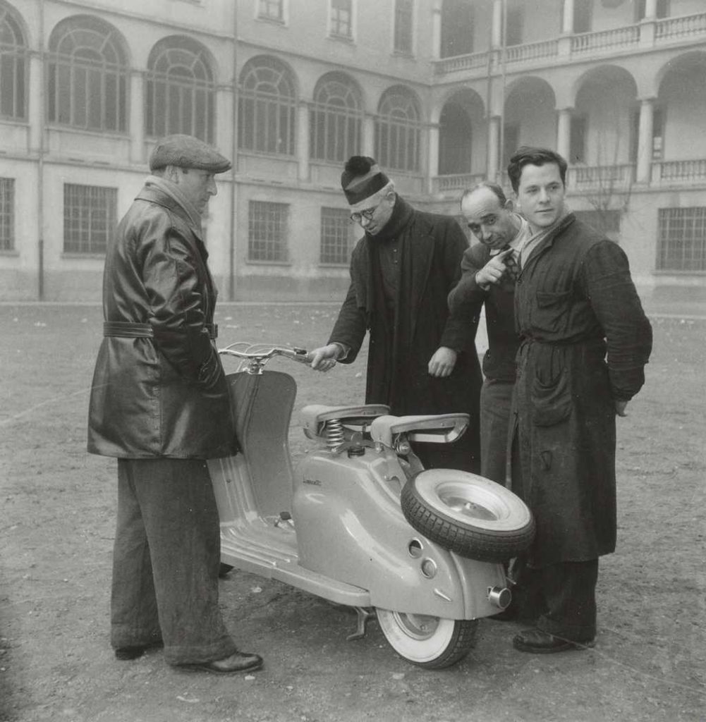 1950 Priest in Lambretta 125 C-LC preserie