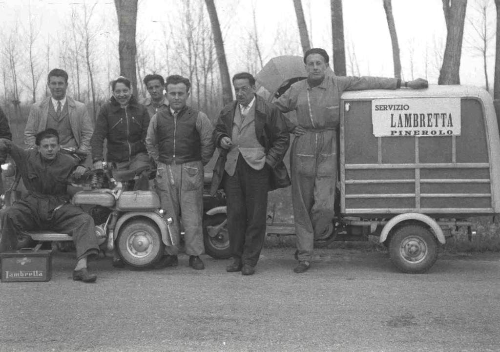 1956 Audience watching gymkhana Lambretta in Pinerolo