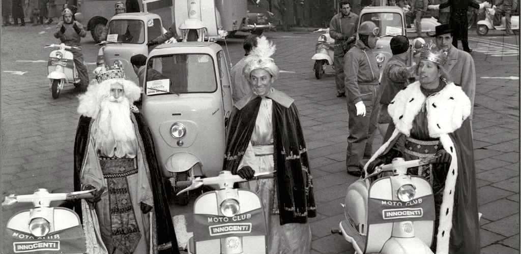 1958 Epiphany day (the three kings) in Milan with Lambretta scooters