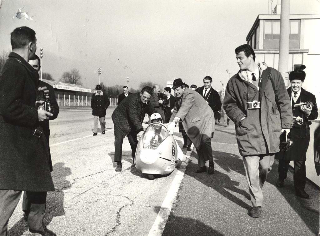 1965 Marlene Parker Lambretta record test at Monza getting ready